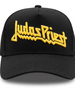 Gorra Judas Priest edición premium negra visera curva con panel liso y poderoso bordado 3D amarillo