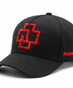 Gorra Rammstein edición premium negra visera curva con panel liso y poderoso bordado 3D en rojo estándar