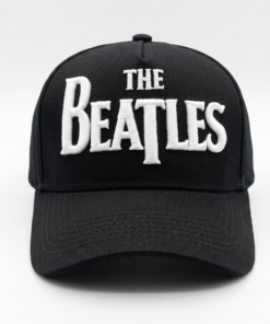 Gorra The Beatles negra de visera curva con panel liso y bordado 3D del logo en blanco