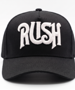 Gorra Rush edición premium negra con logotipo tipográfico bordado 3D en color blancologotipo tipográfico bordado 3D en color blanco