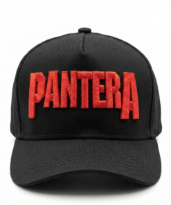 Gorra Pantera oficial negra visera curva con panel liso y poderoso bordado 3D en rojo